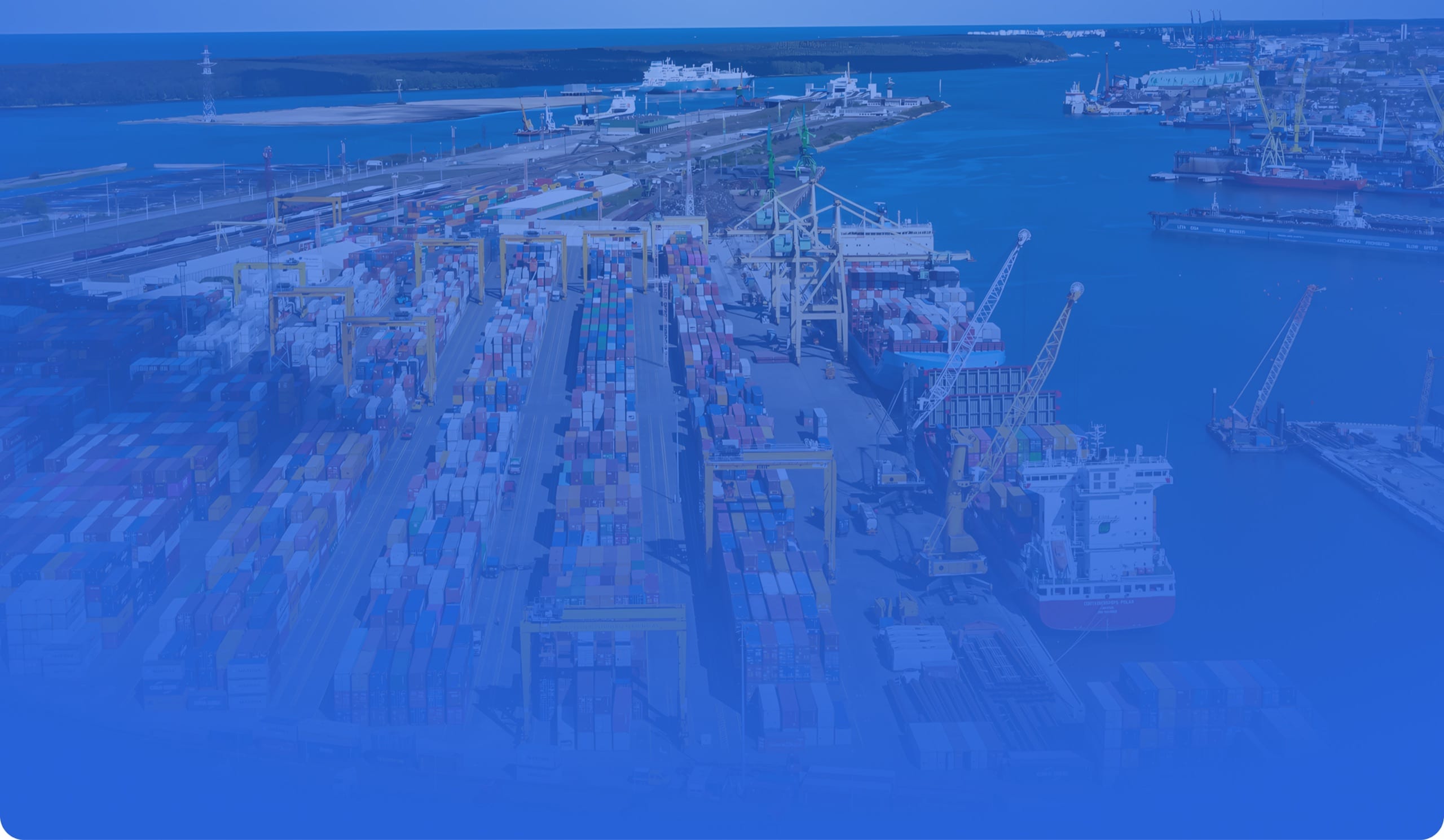 Konteinerių uostas ir krovininiai laivai — transporto gabenimas iš JAV ir Kanados į Lietuvą su BUYNOW